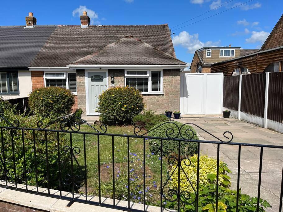 Idyllic Bungalow, Ideal Location In West Lancashire Burscough Экстерьер фото